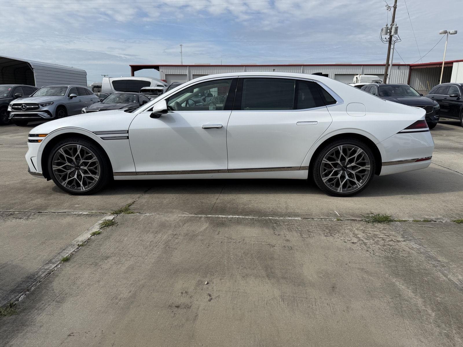 Used 2025 Uyuni White Genesis 3.5T e-SC image 16
