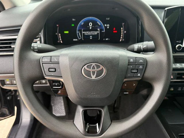 2025 Toyota Camry LE - Photo 13