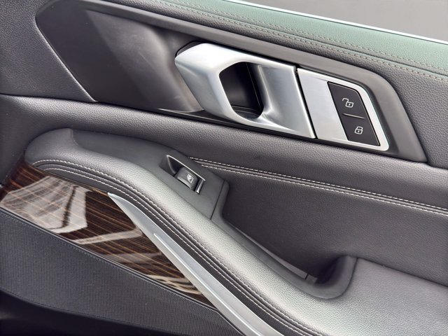 Used 2019 Dark Graphite Metallic BMW xDrive40i image 20