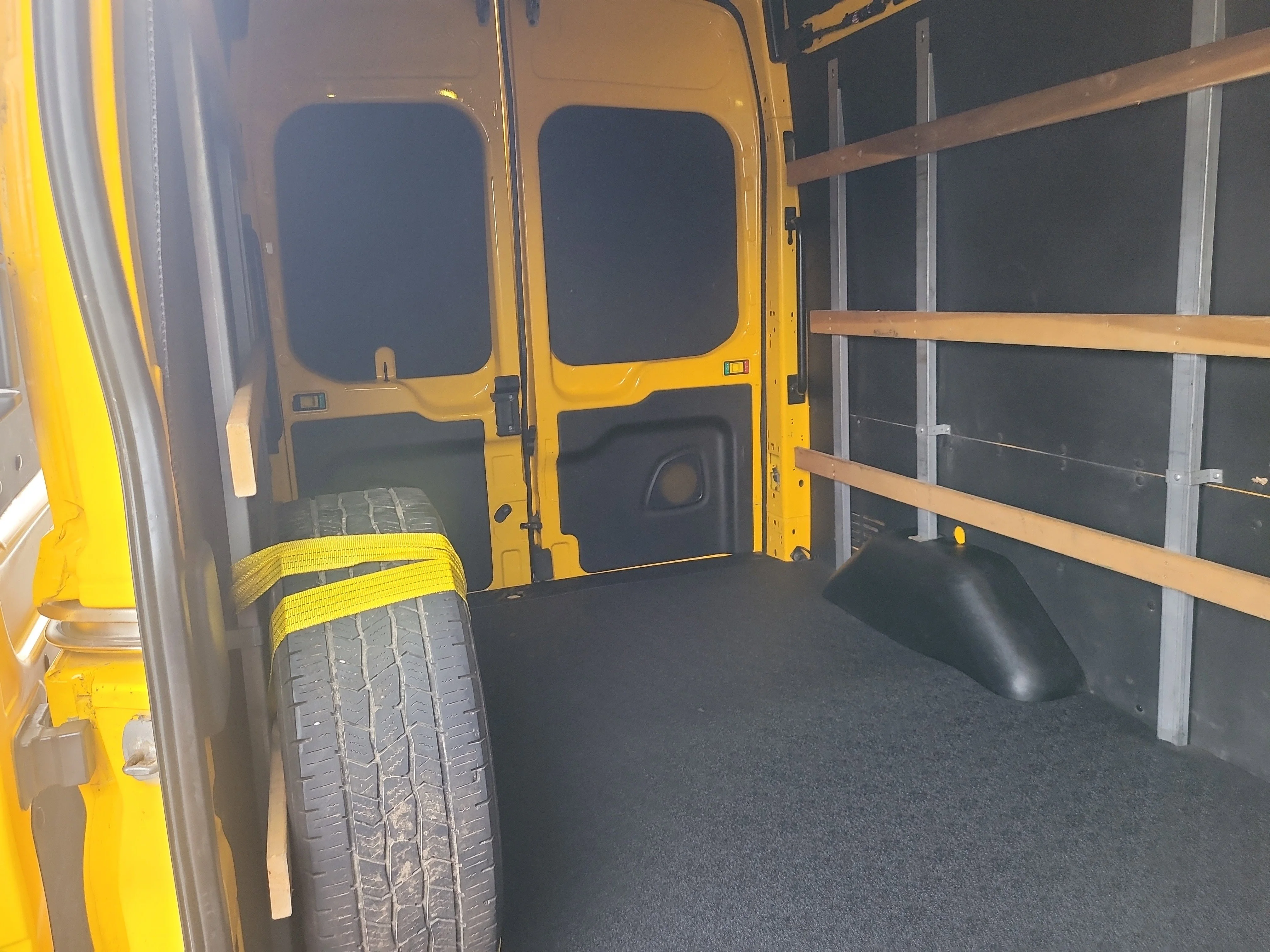 Used 2021 School Bus Yellow Ford  image 19