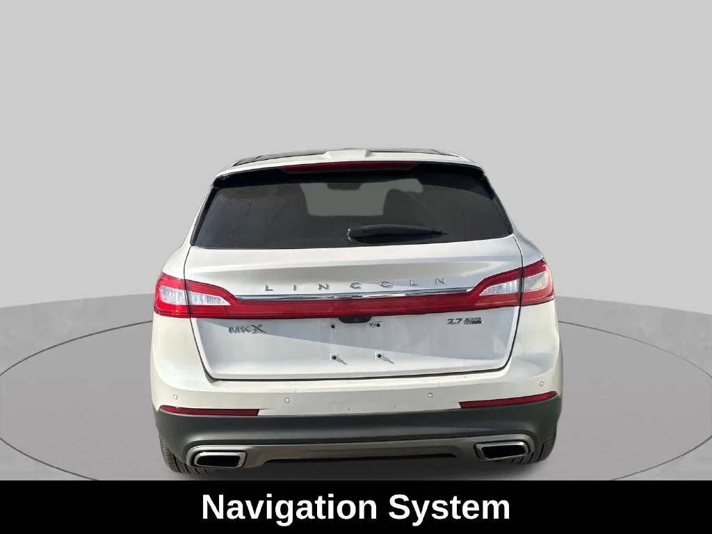 Used 2016 White Platinum Clearcoat Metallic Lincoln Reserve image 5