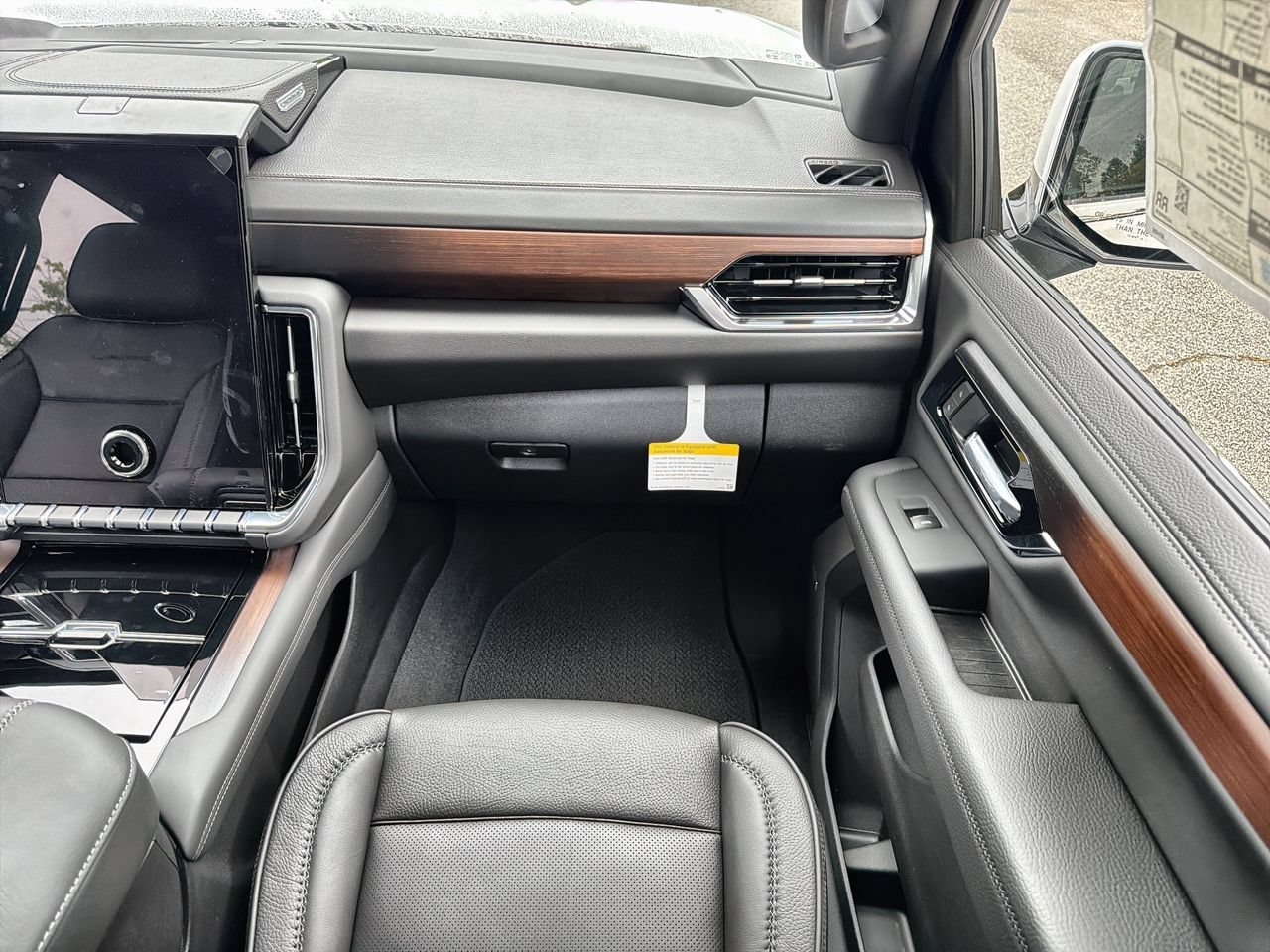 2026 GMC Yukon Denali - Photo 24