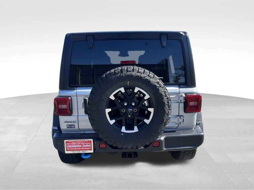 Used 2024 Silver Jeep Rubicon 4xe image 3