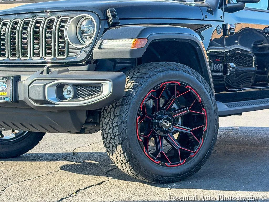 Used 2025 Black Clearcoat Jeep Sahara image 3