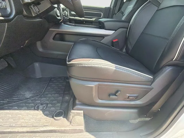 New 2026 Bright White Clear-Coat Exterior Paint RAM Laramie image 18
