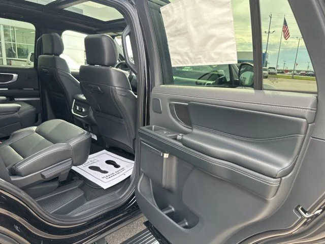 2025 Ford Expedition Platinum - Photo 17