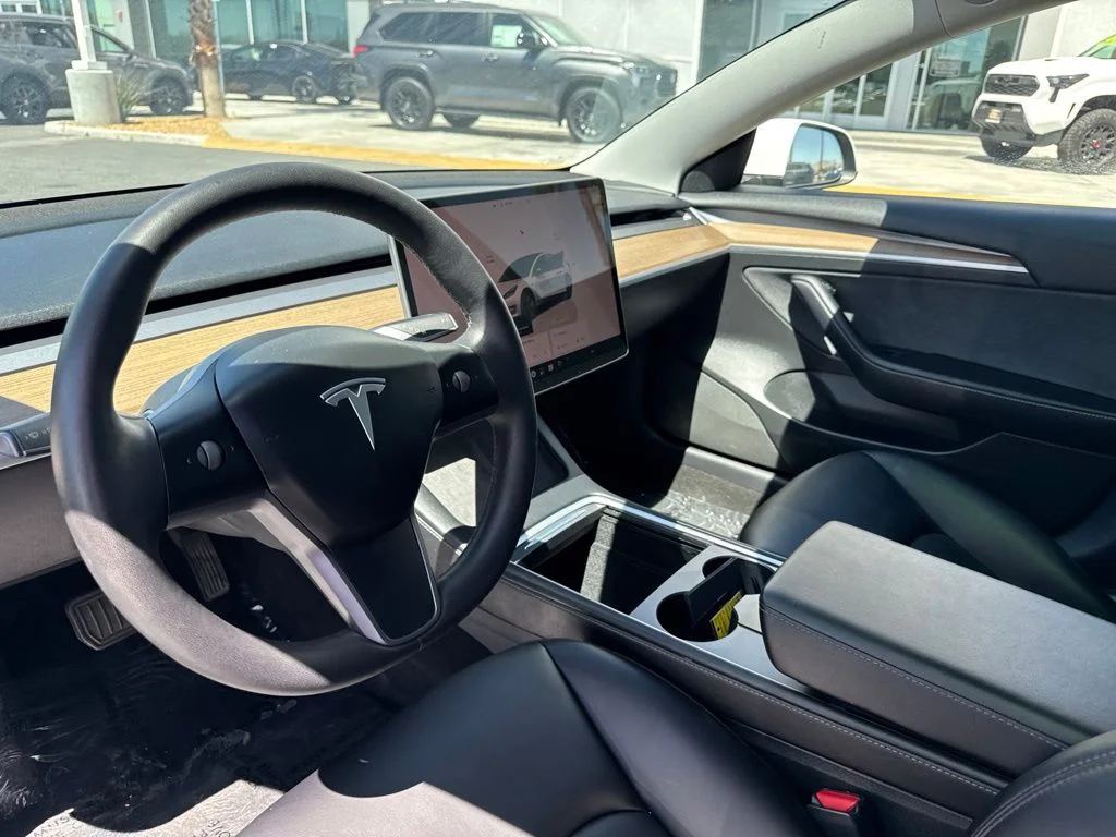 Used 2023 White Tesla Base image 11