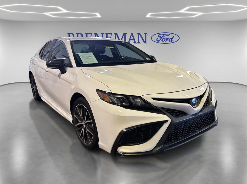Used 2023 Ice Toyota SE image 3