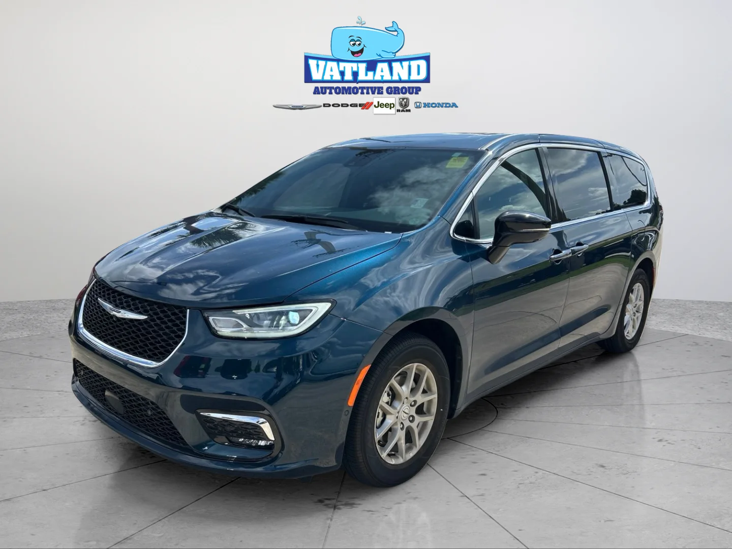 Used 2025 Blue Pearl Chrysler Select image 1