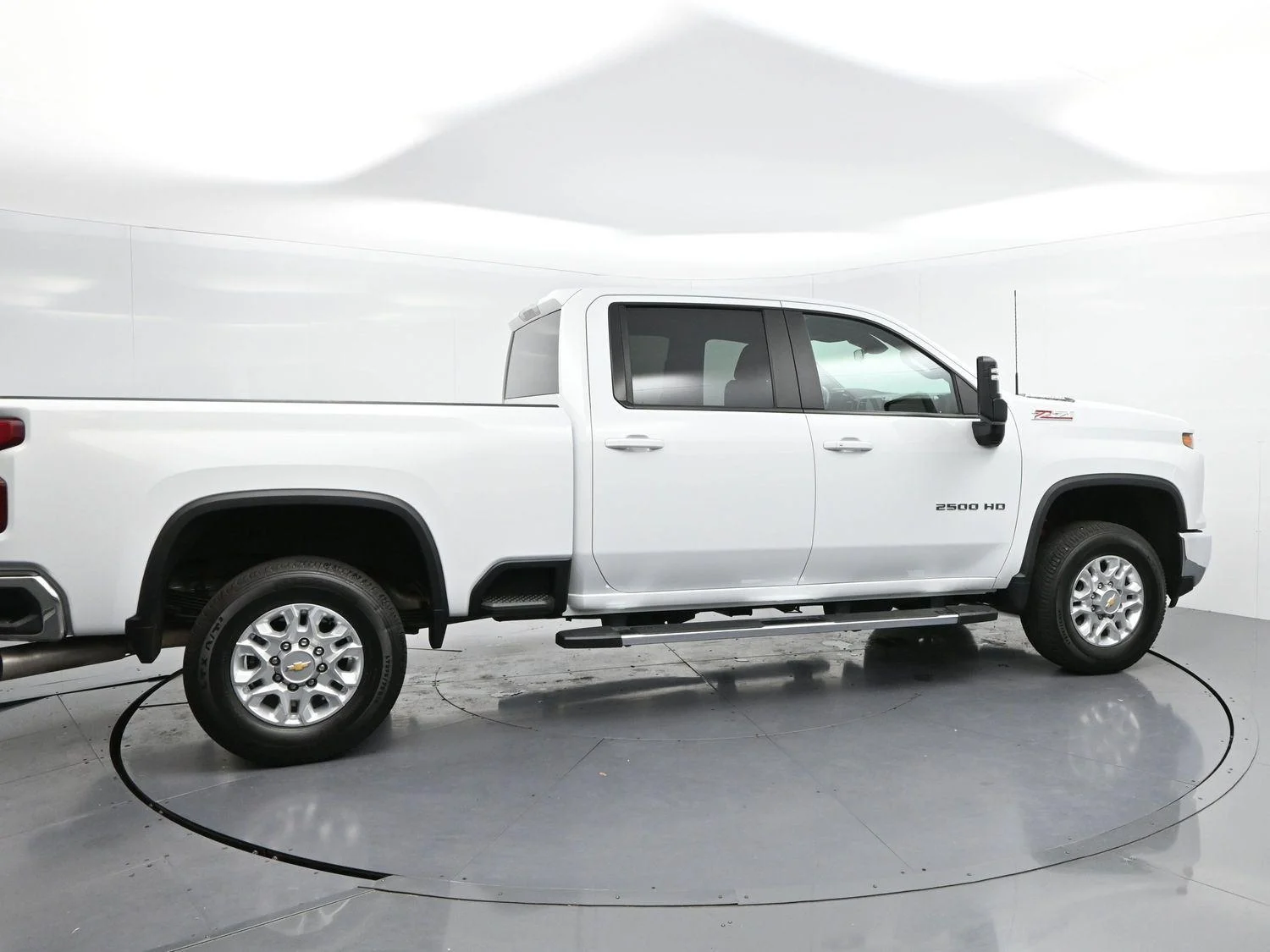 Used 2025 Summit White Chevrolet LT image 8
