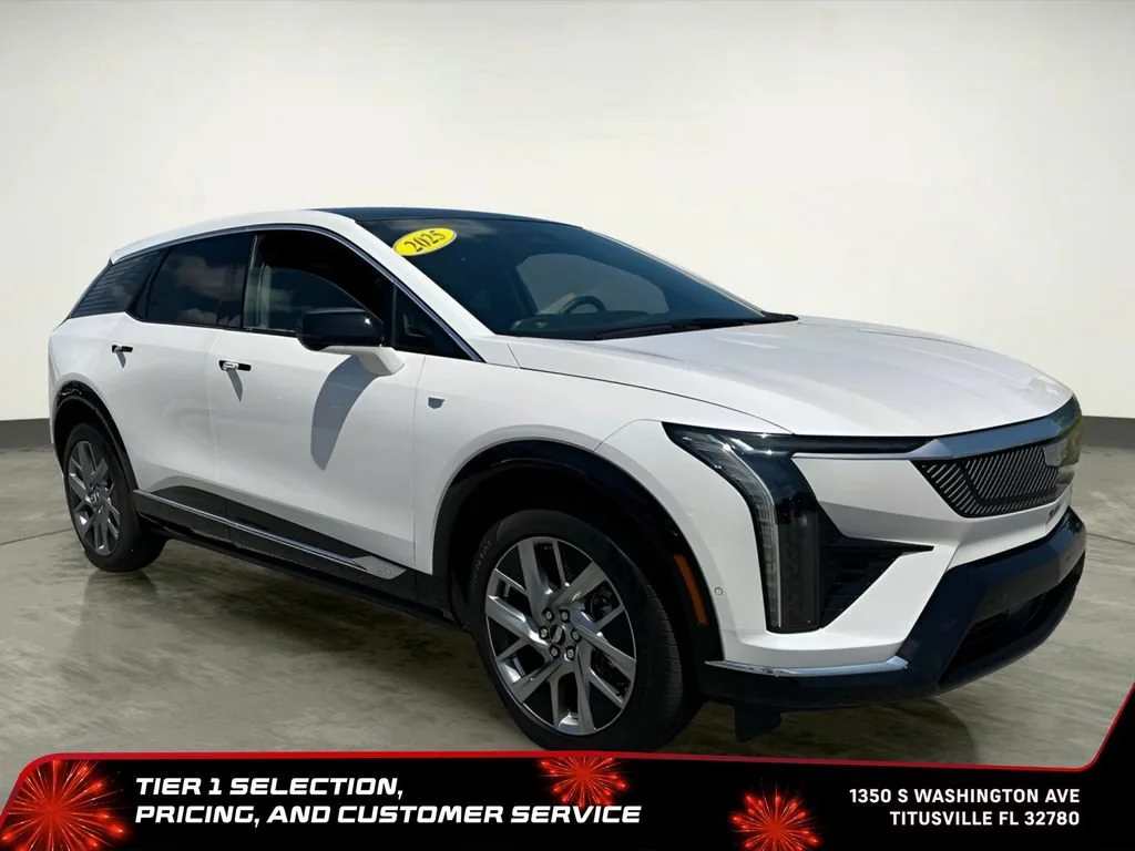 Used 2025 Crystal White Tricoat Cadillac Luxury 2 image 15
