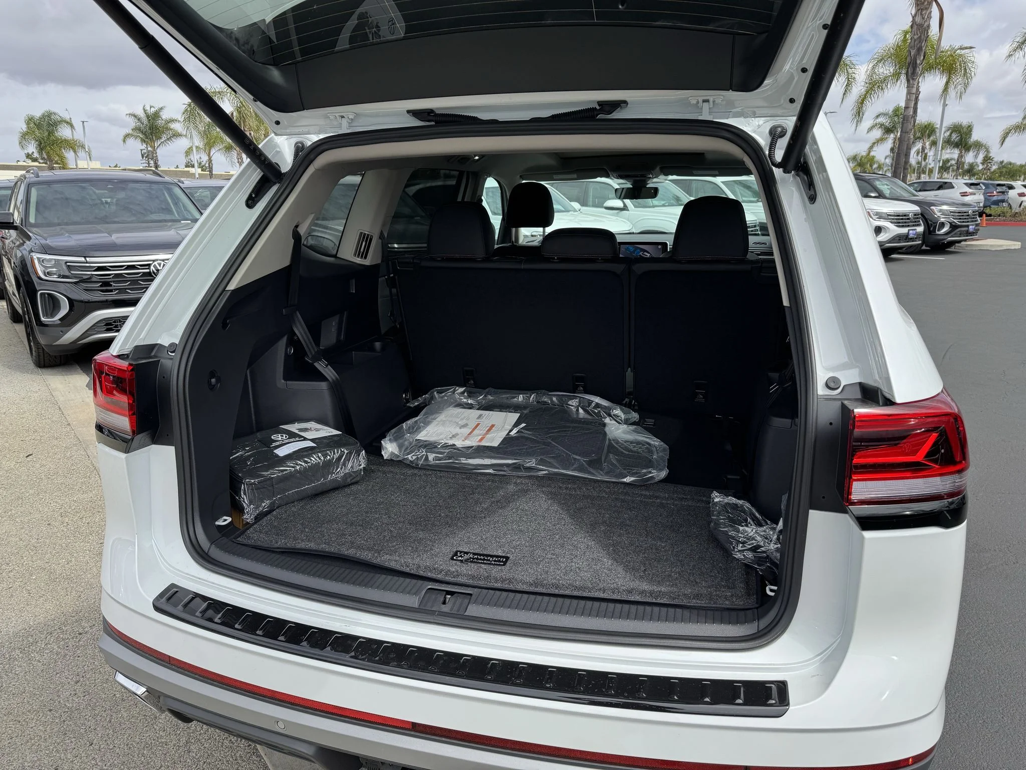 New 2026 Opal White Pearl Volkswagen 2.0T Peak Edition image 36