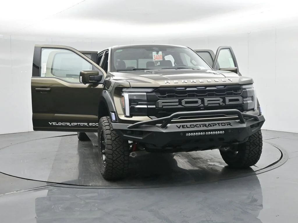 New 2025 Shelter Green Ford Raptor image 34