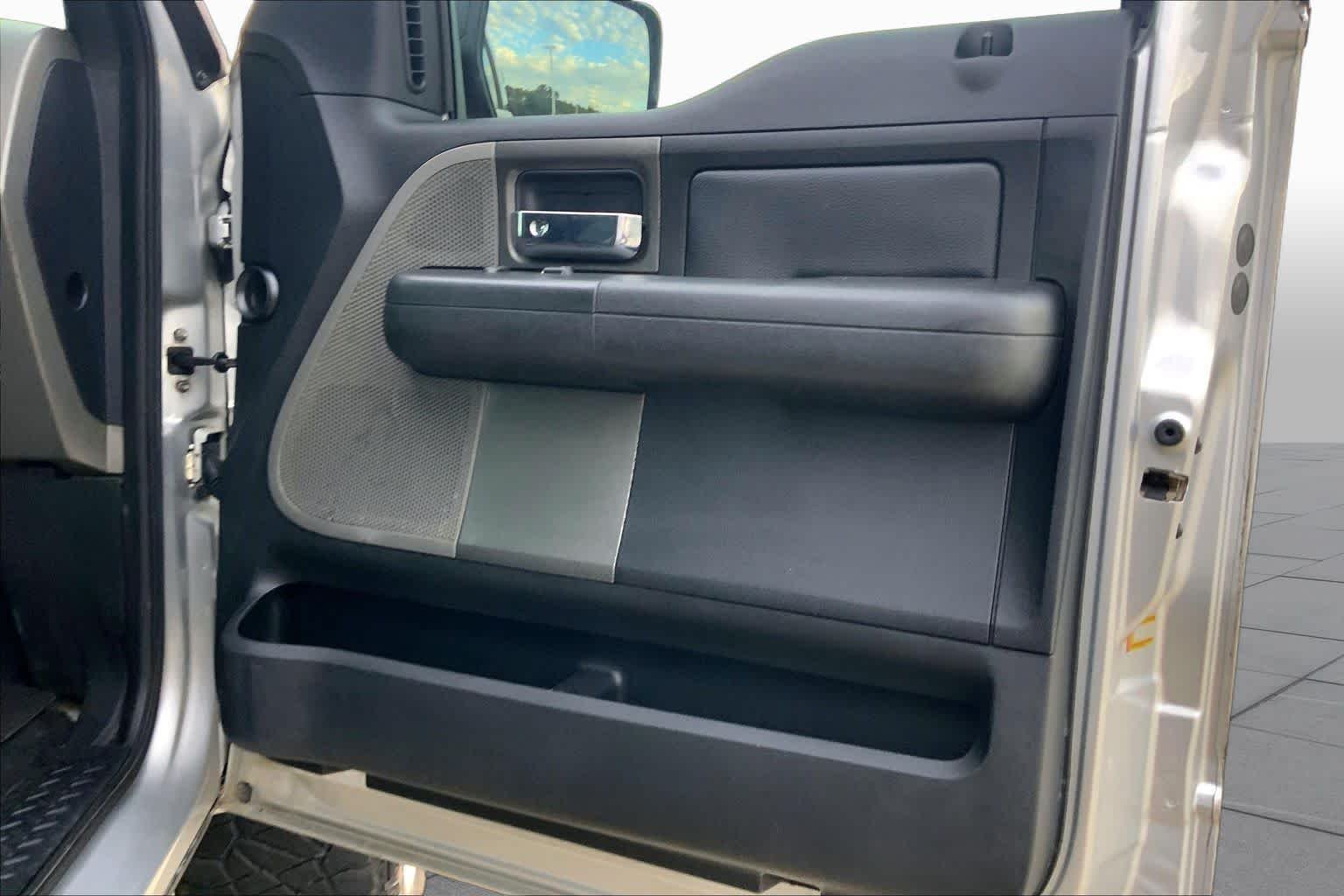 Used 2006 Silver Metallic Ford FX4 image 18
