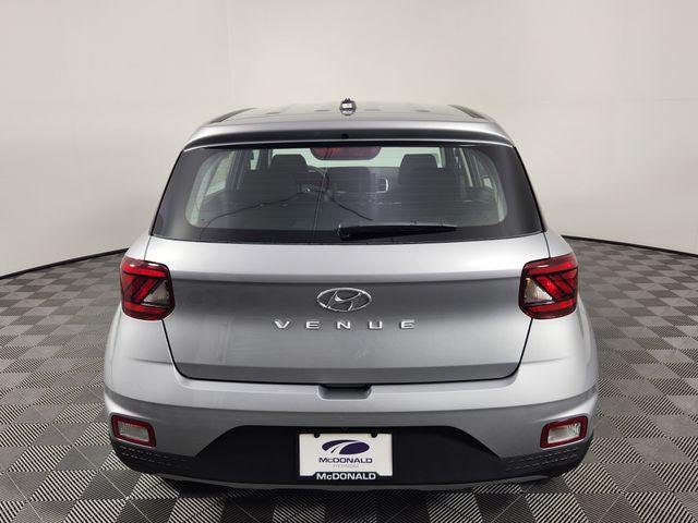 New 2026 Silver Hyundai SE image 4