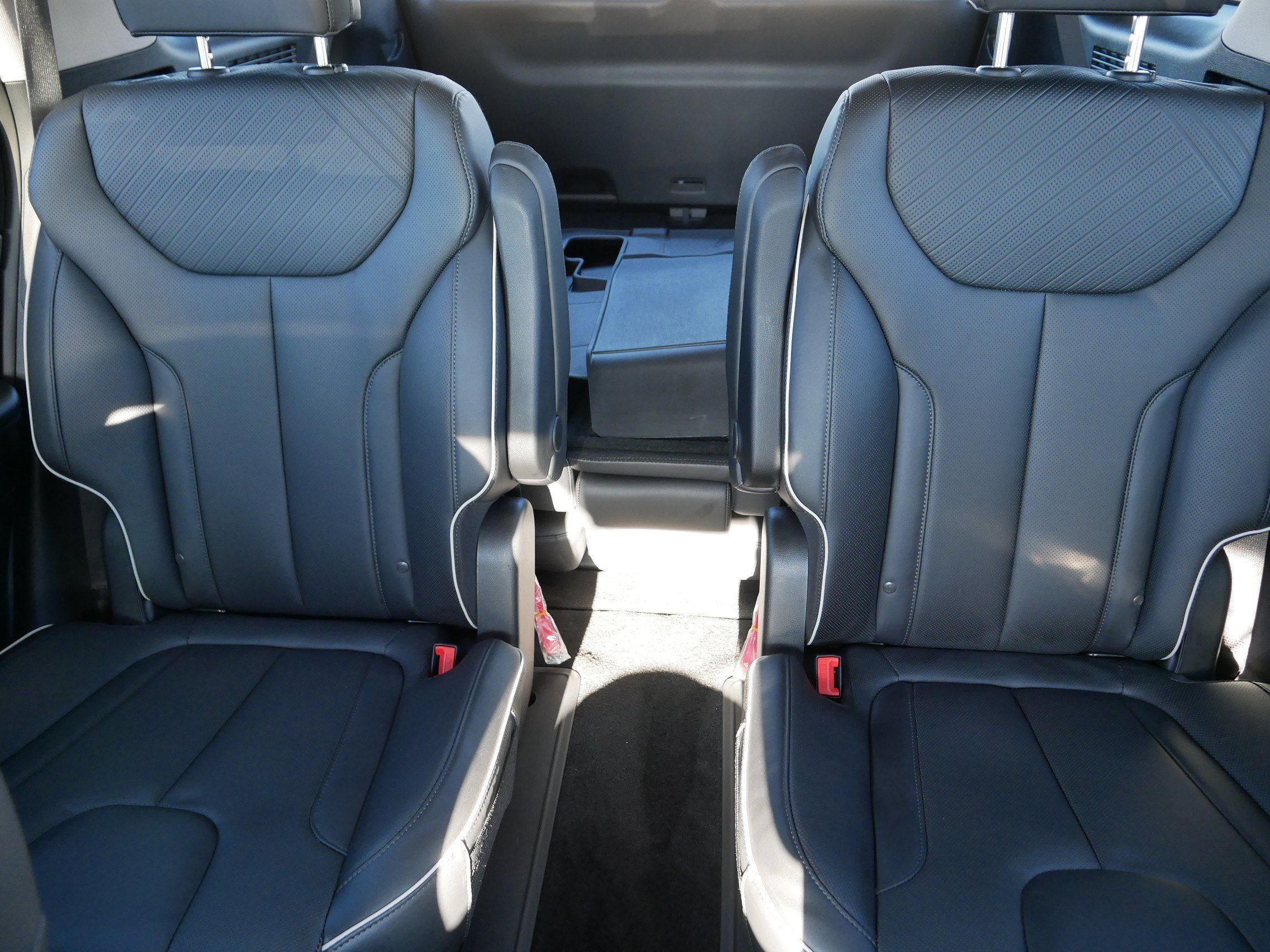 Certified Used 2025 Typhoon Silver Hyundai SEL image 13