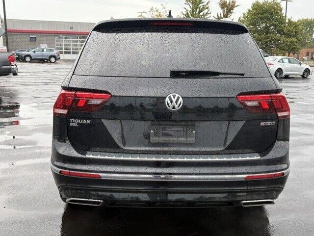 Used 2020 Deep Black Pearl Volkswagen SEL Premium R-Line image 12