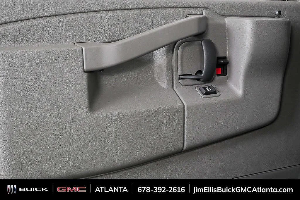 New 2025 Summit White GMC Work Van image 4