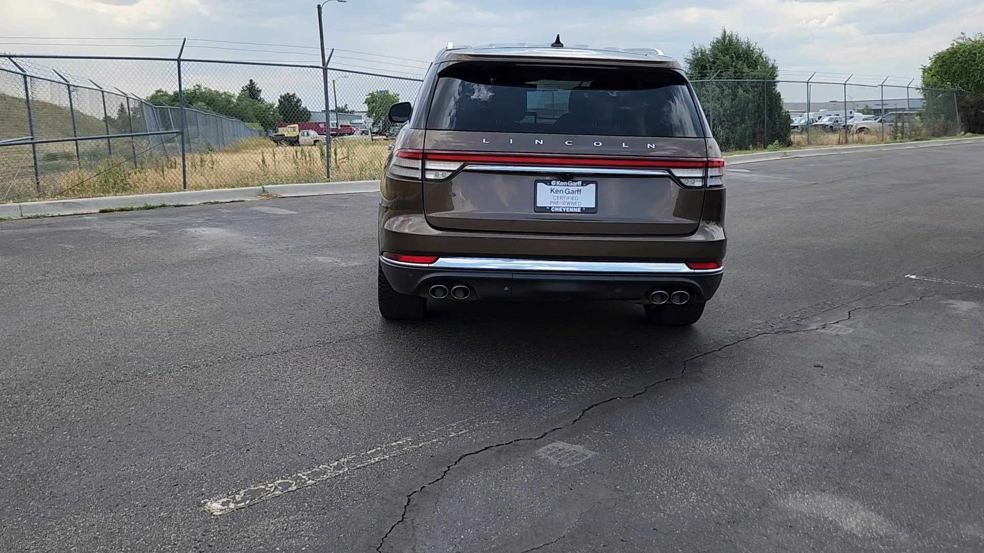 Used 2022 Smoke Metallic Lincoln Reserve image 3