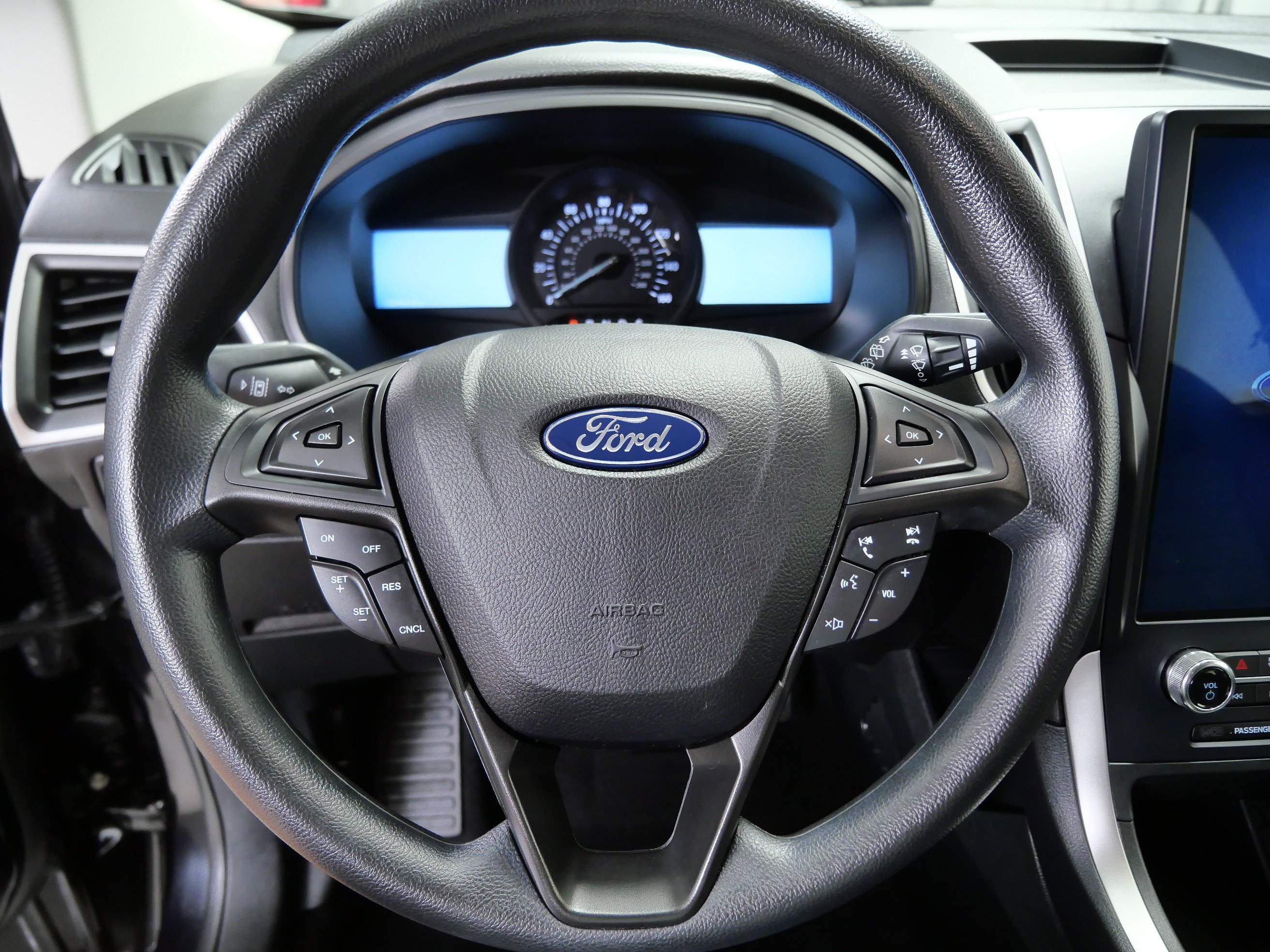 Used 2022 Black Ford SE image 20