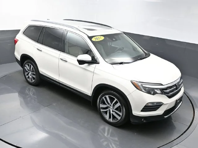 Used 2017 White Honda Touring image 57