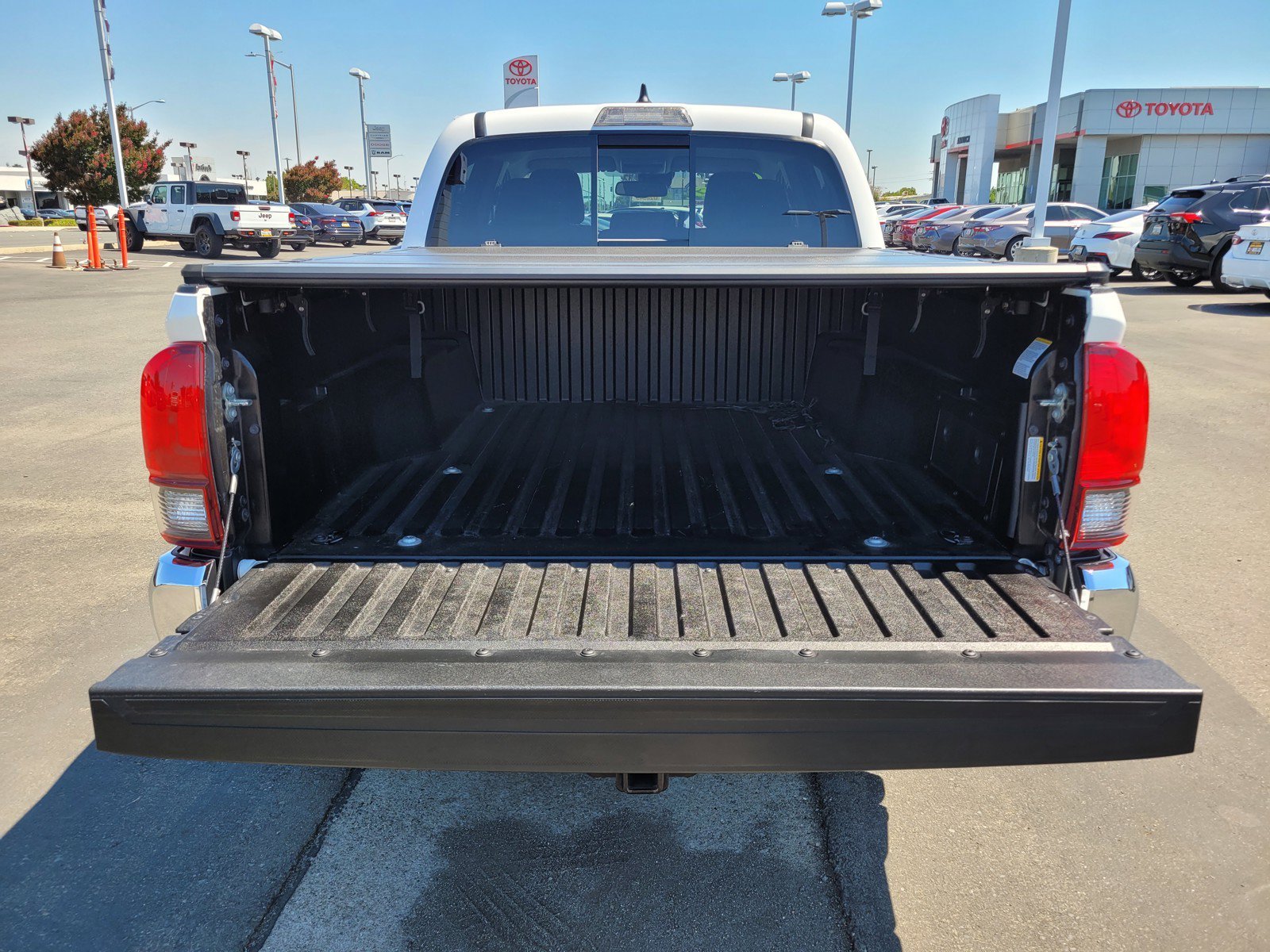 Used 2019 White Toyota  image 10