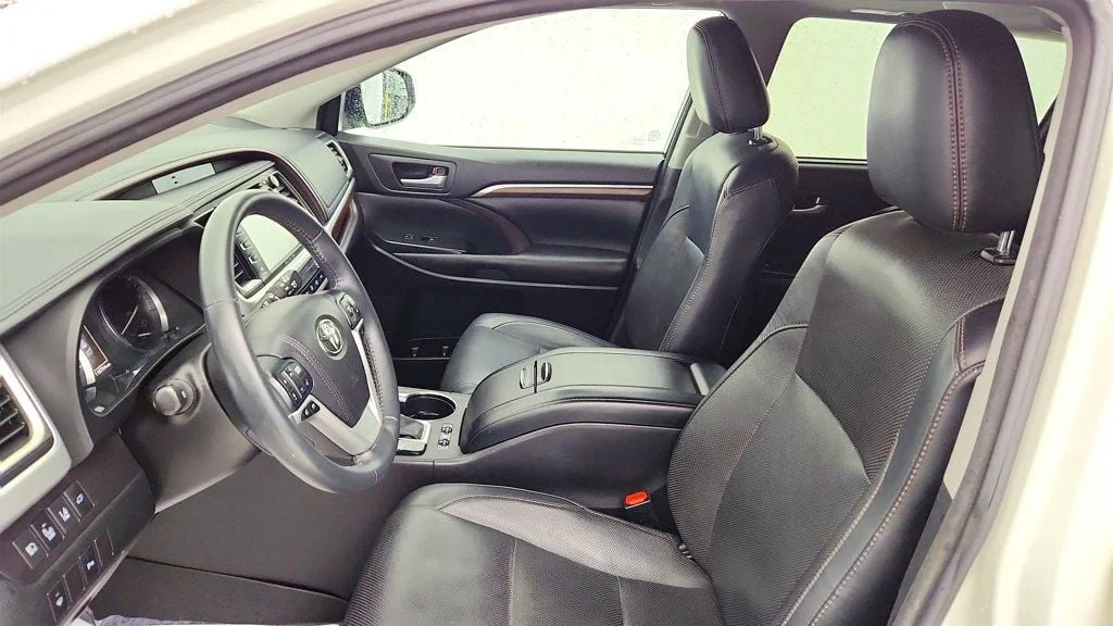 Used 2016 Blizzard Pearl Toyota AWD 4dr V6 Limited w/ Driver Tech & Rear Entertainment image 20