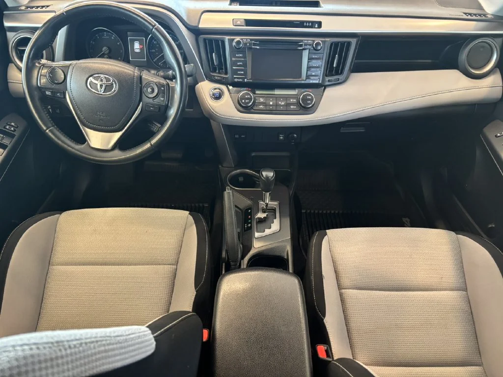 Used 2017 Gray Toyota XLE image 27