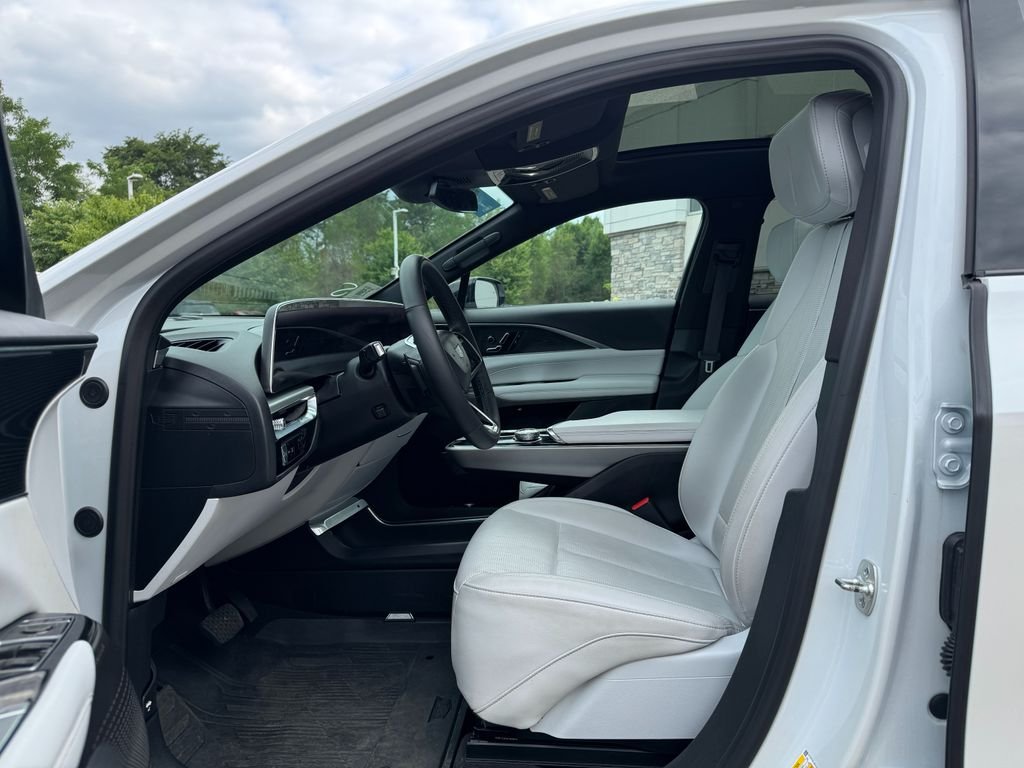 Used 2024 Crystal White Cadillac Sport image 9
