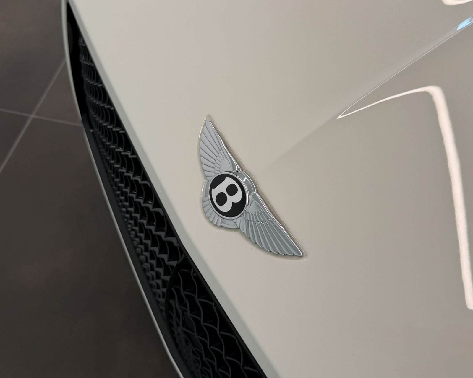Used 2023 White Bentley V8 S image 48