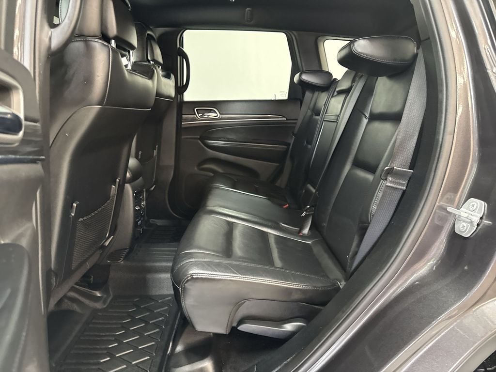 Used 2019 Crystal Metallic Jeep Limited image 16