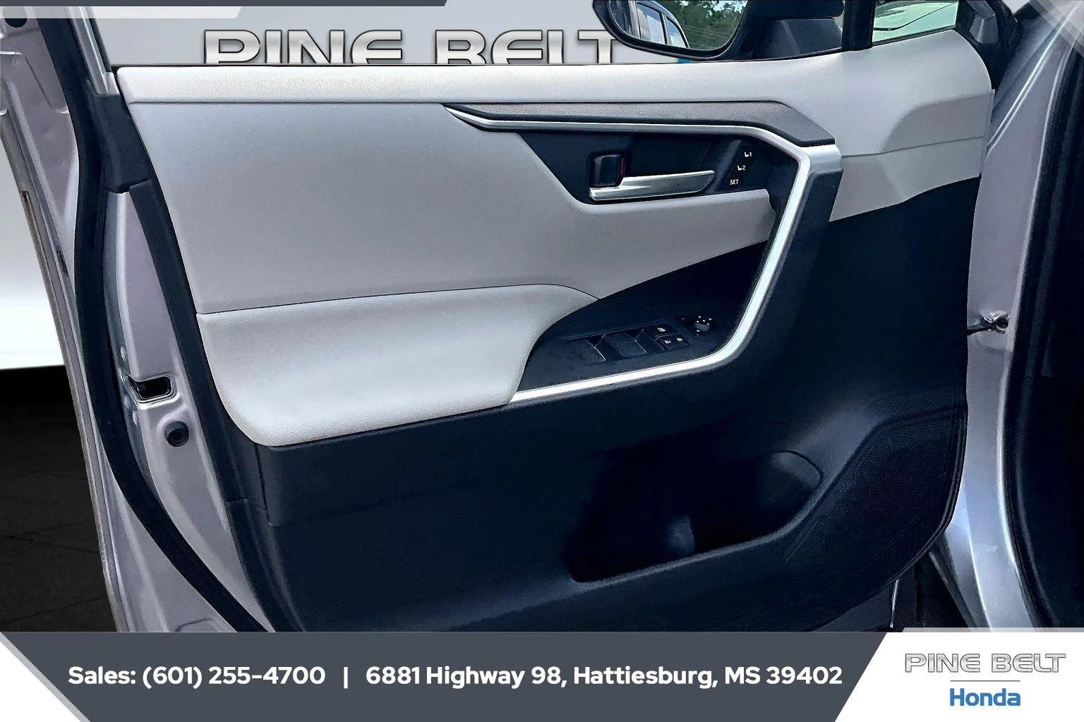 Used 2023 Silver Sky Metallic Toyota XLE Premium image 17