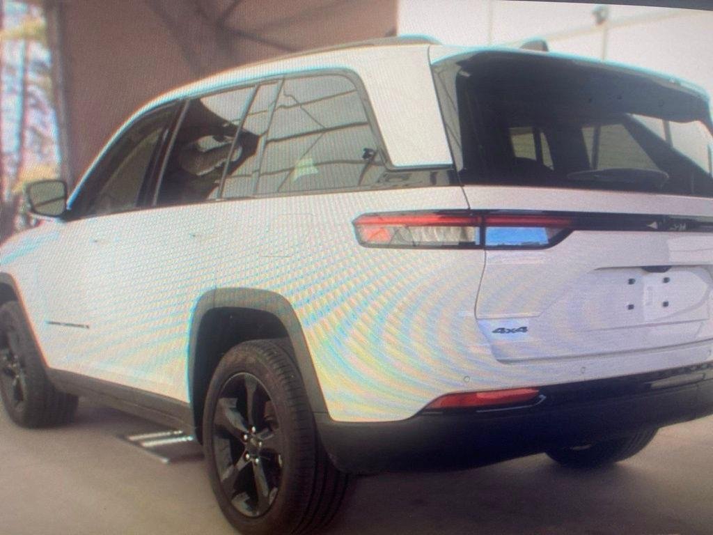 Used 2023 Bright White Clearcoat Jeep Limited image 5
