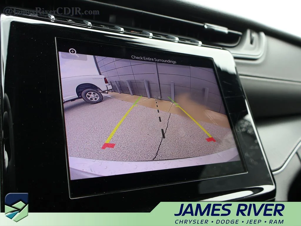 Used 2024 Silver Jeep Altitude image 35