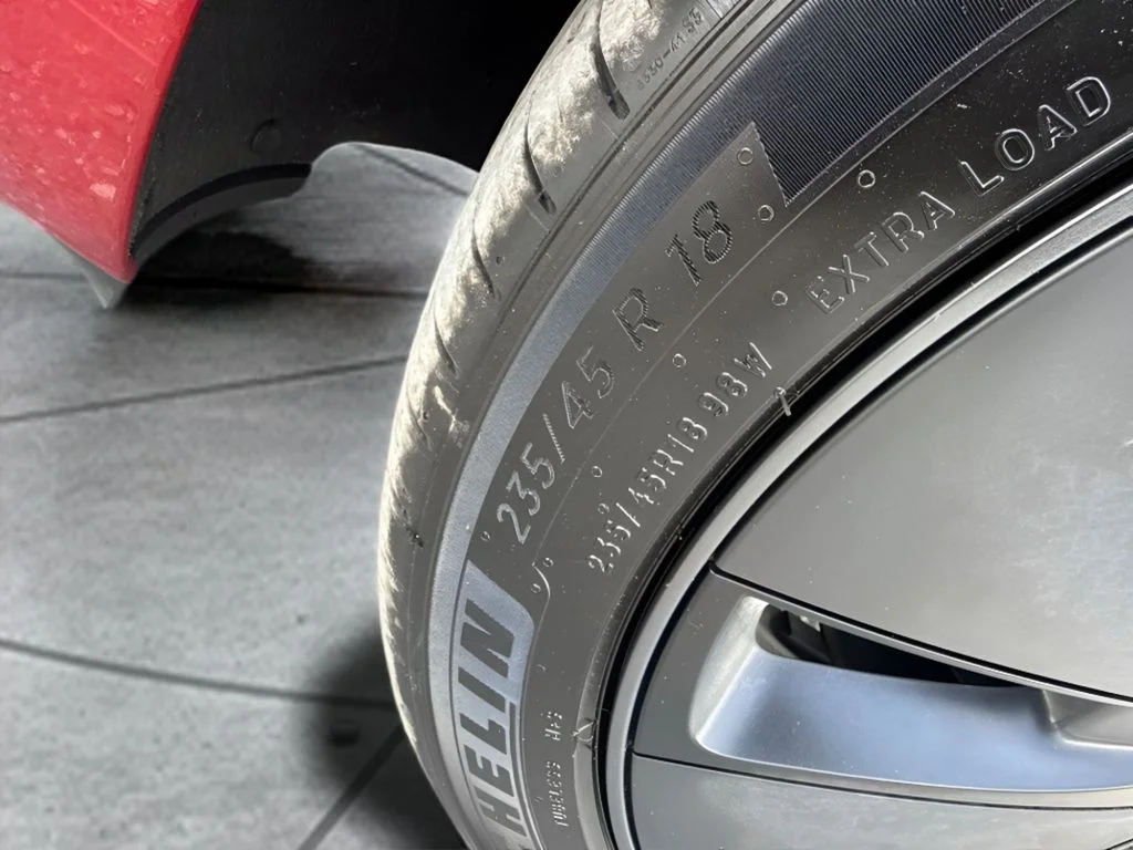Used 2024  Tesla Base image 37