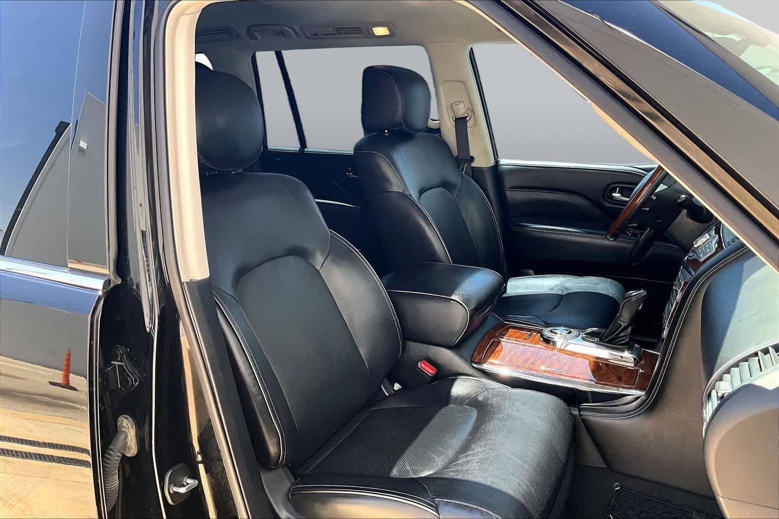 Used 2019 Black Obsidian INFINITI LUXE image 9