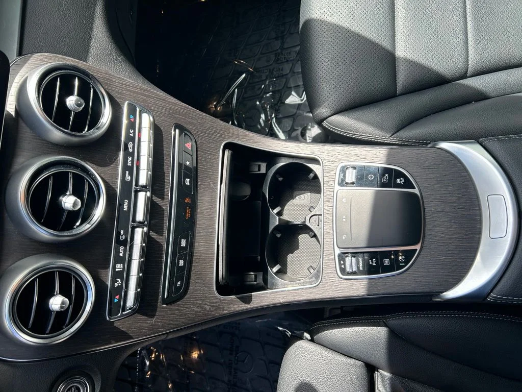 Used 2022 Black Mercedes-Benz GLC 300 image 17