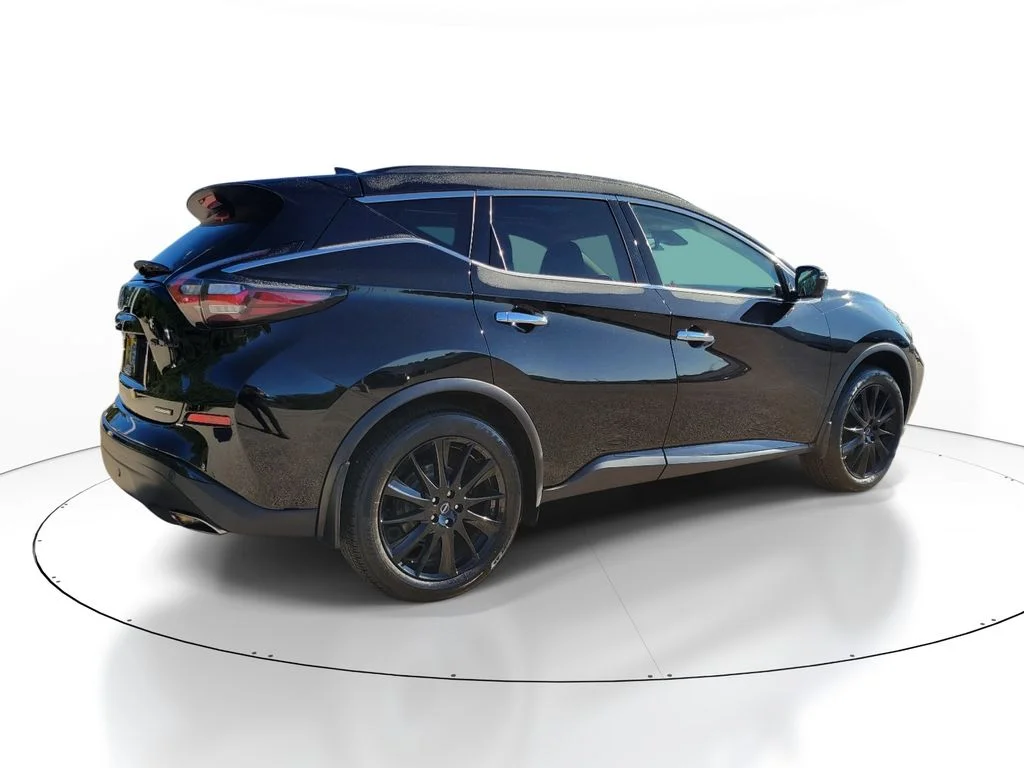 Used 2023  Nissan SL image 4