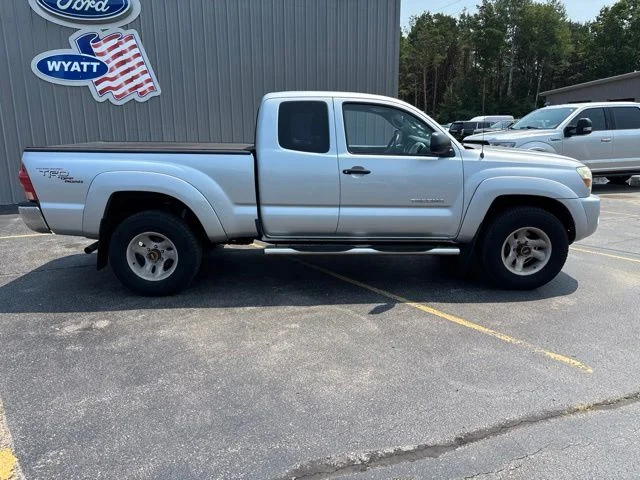 Used 2007  Toyota Base image 2