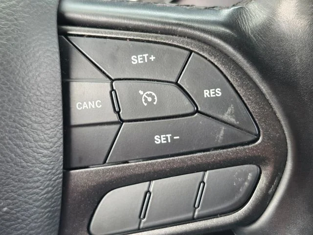Used 2022 Red Dodge SXT image 28