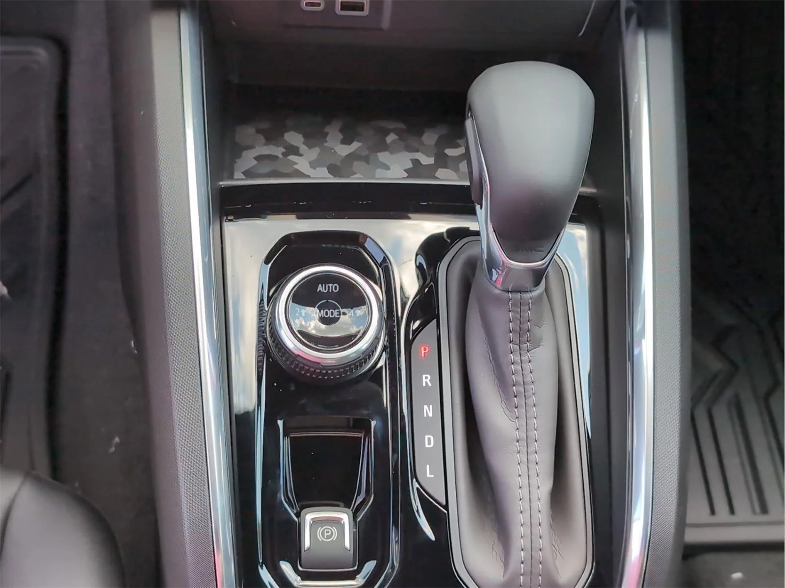 New 2026 Sterling Metallic GMC Elevation image 20