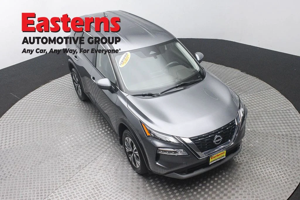 Used 2023 Gray Nissan SV image 3