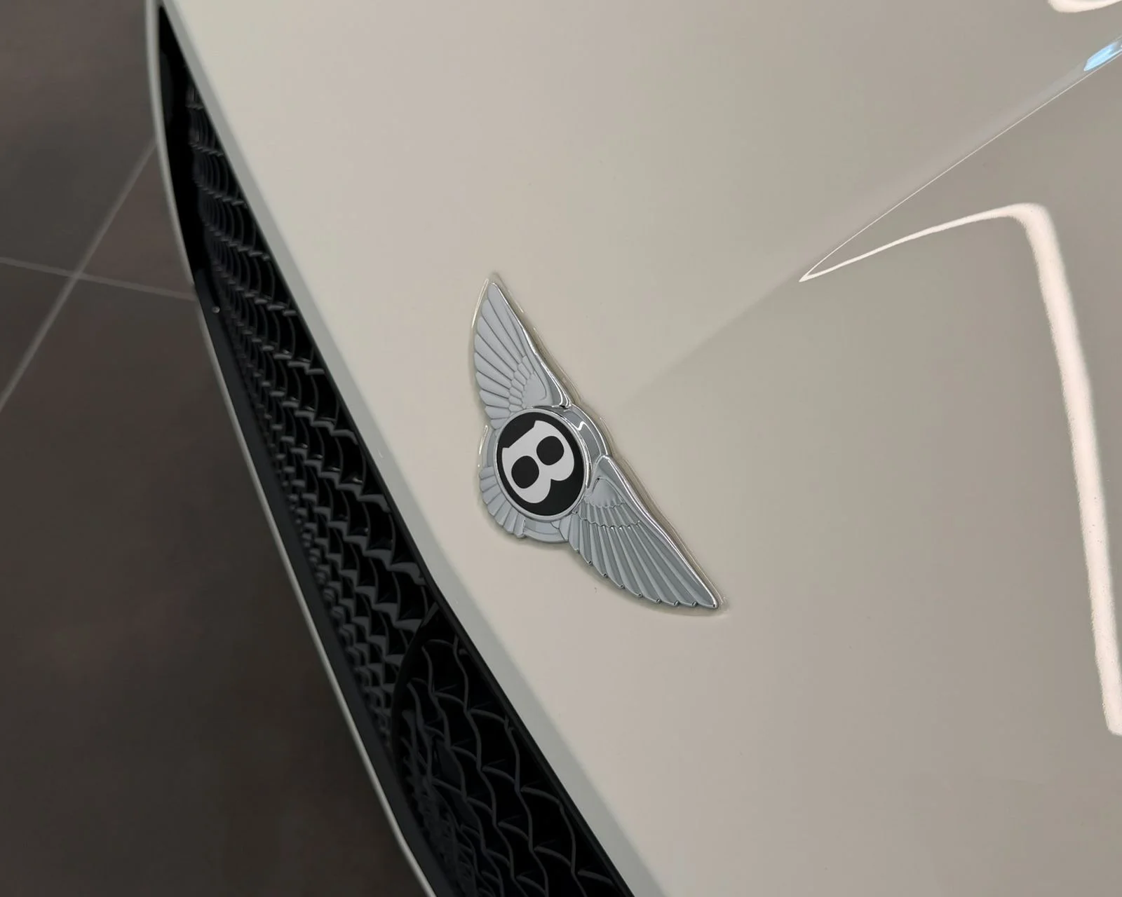 Used 2023 White Bentley V8 S image 48
