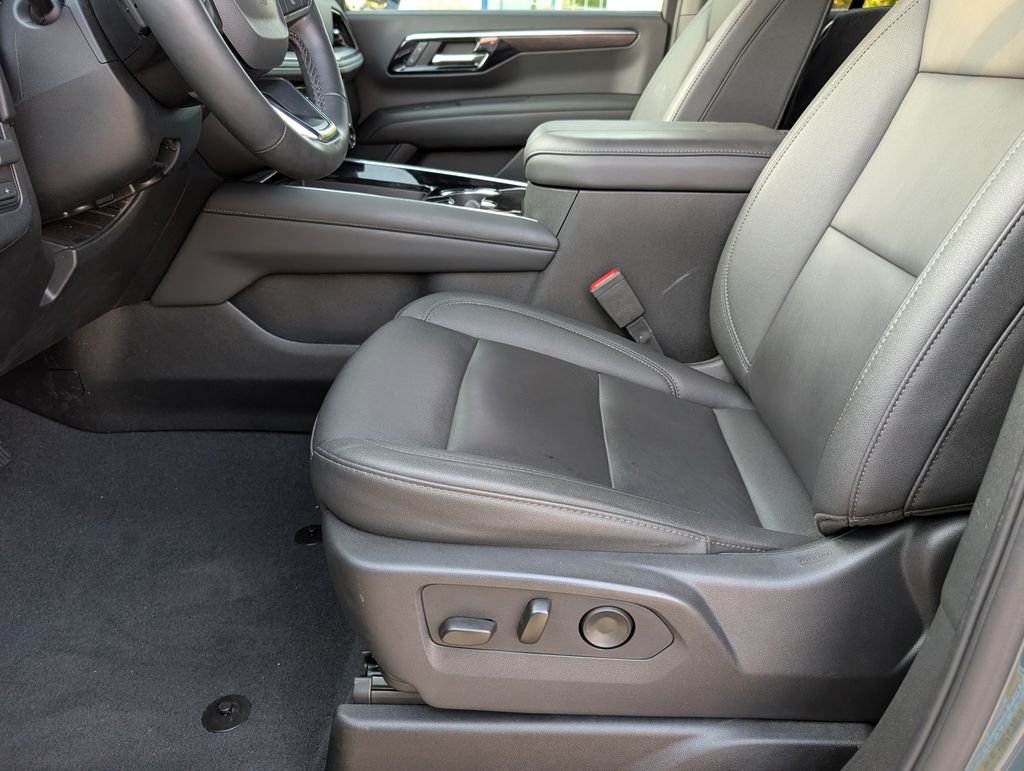 Used 2026 Gray Chevrolet Z71 image 17