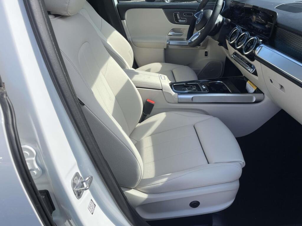 New 2026 Polar White Mercedes-Benz GLB 250 image 20