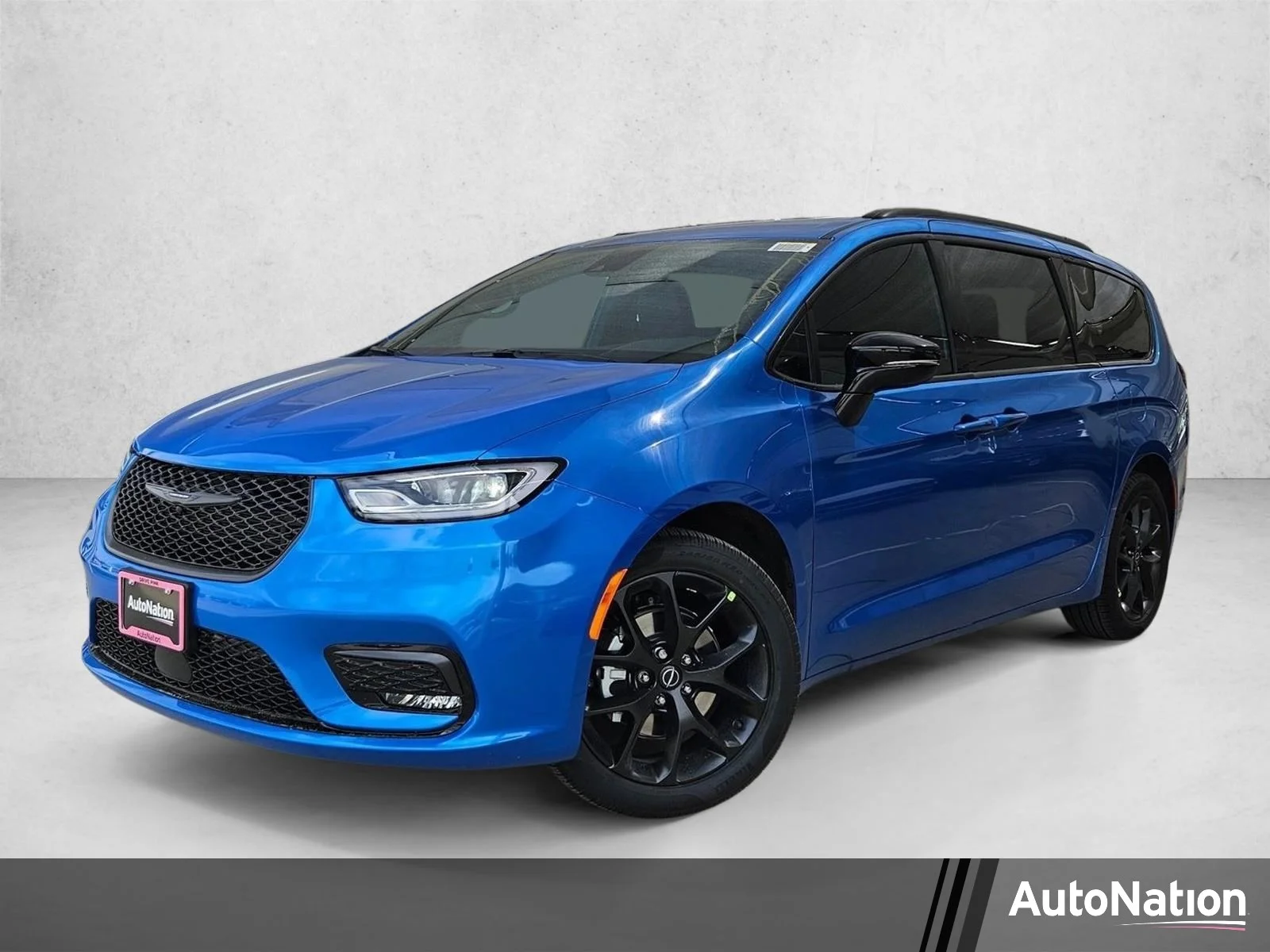2026 Chrysler Pacifica Select's photo