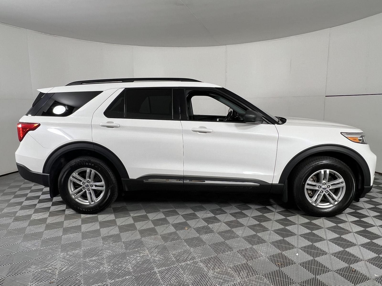 Used 2022 White Metallic Ford XLT image 11