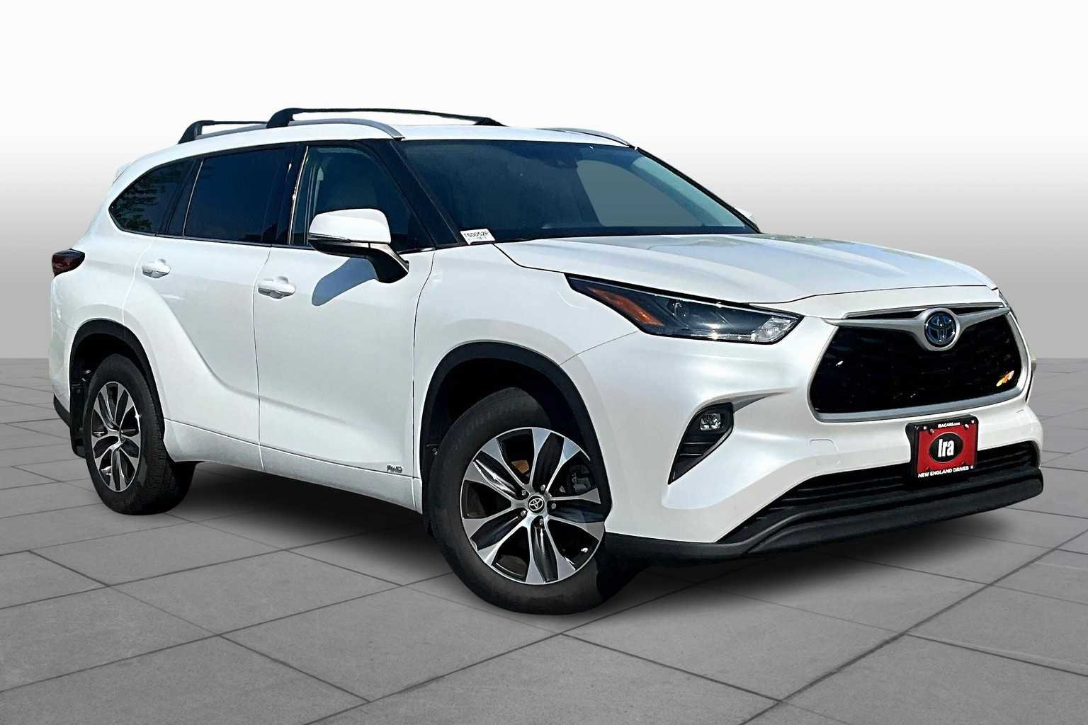 Pre-Owned 2022 Toyota Highlander Hybrid XLE
