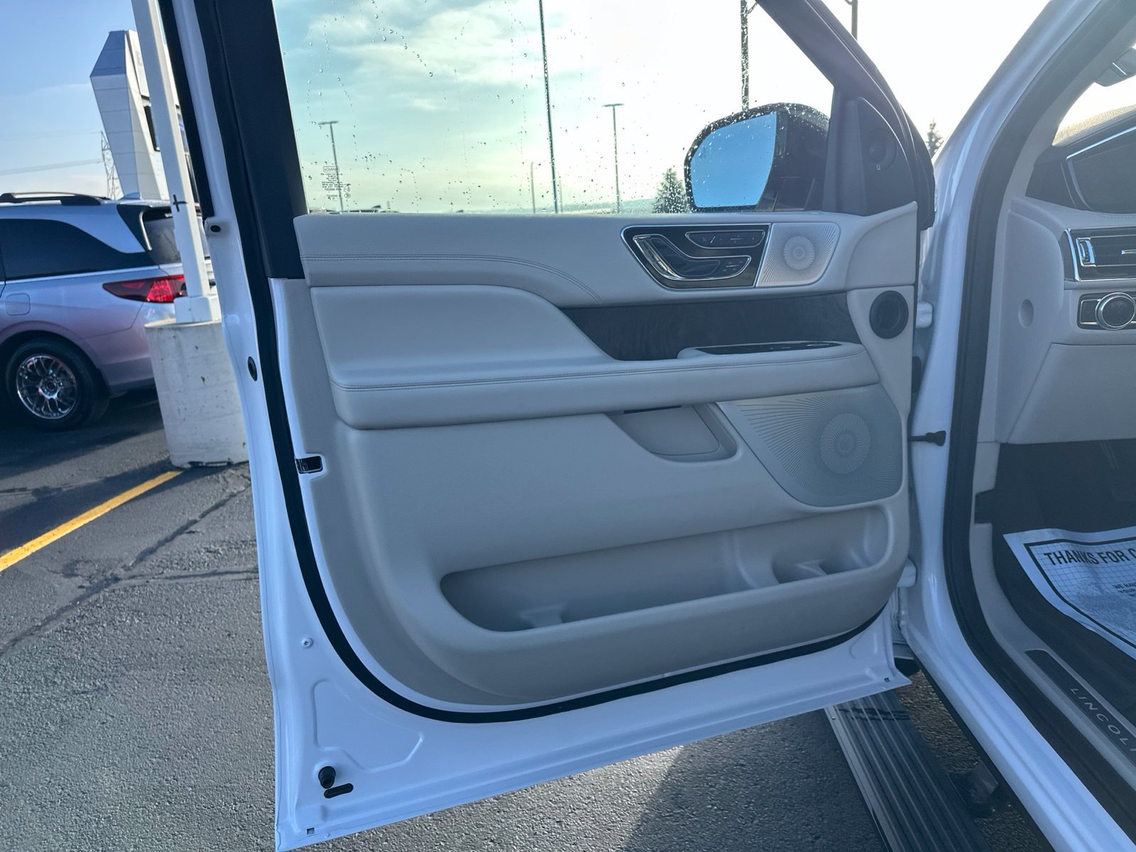 Used 2019 White Lincoln Reserve image 18