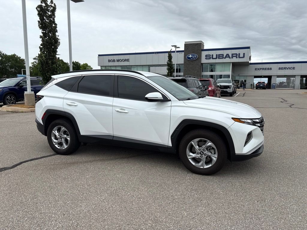 Used 2022 White Hyundai SEL image 1